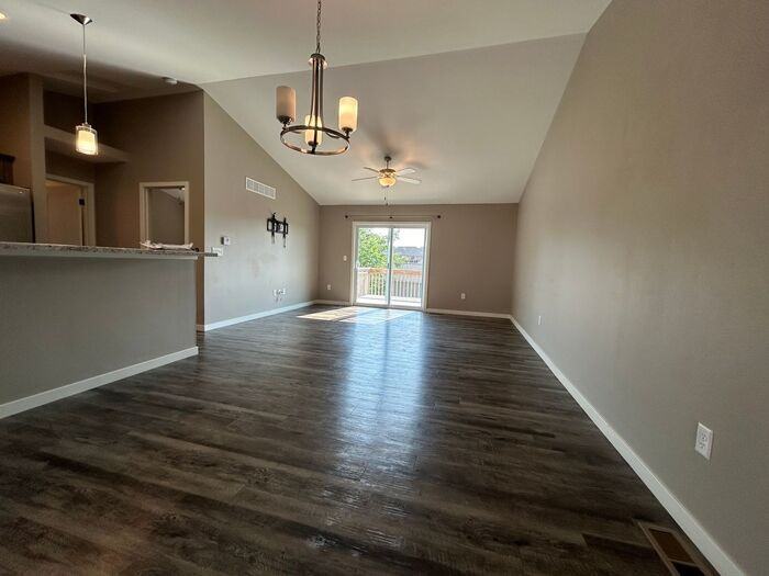 392 Tanglewood Dr - Photo 2 of 24