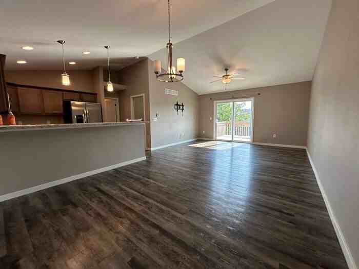 392 Tanglewood Dr - Photo 3 of 24