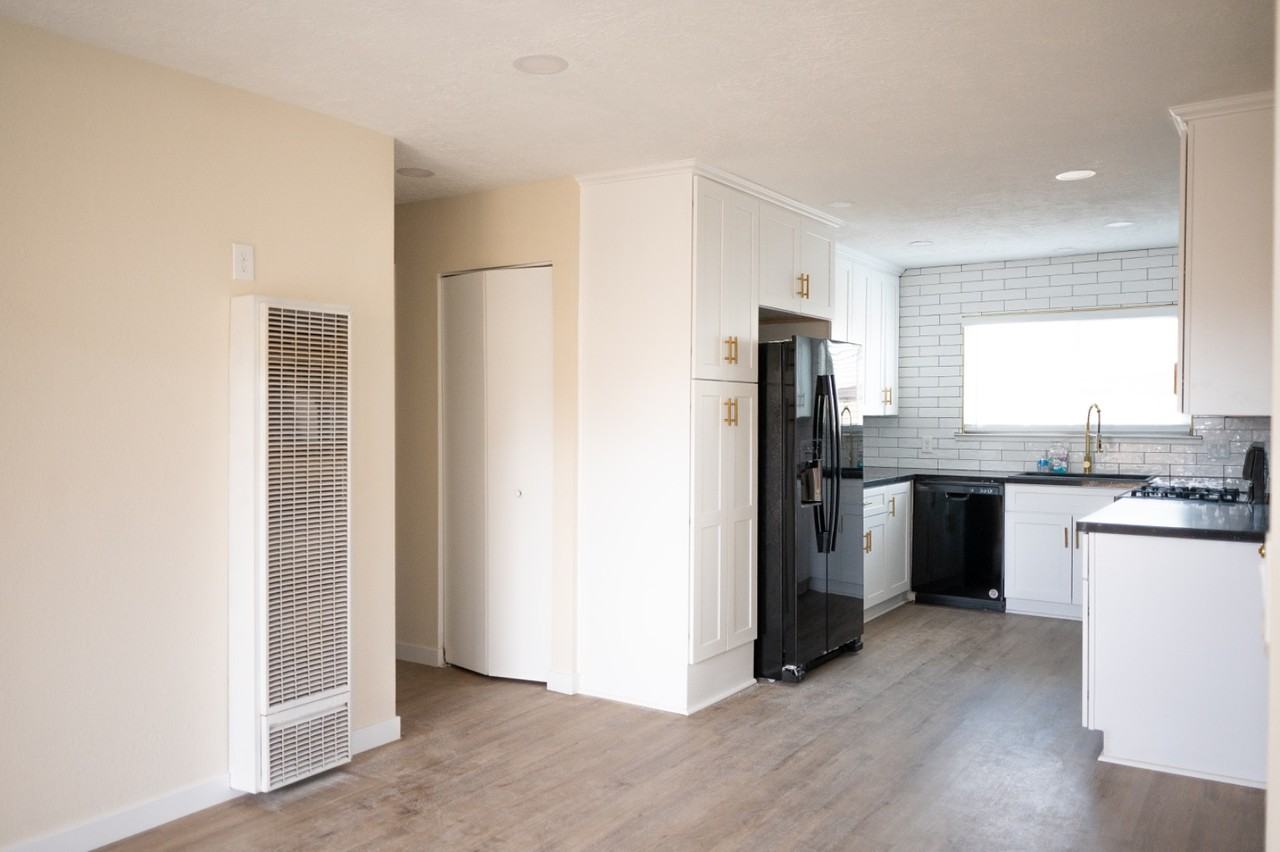 6083 Chia Avenue - Photo 6 of 20