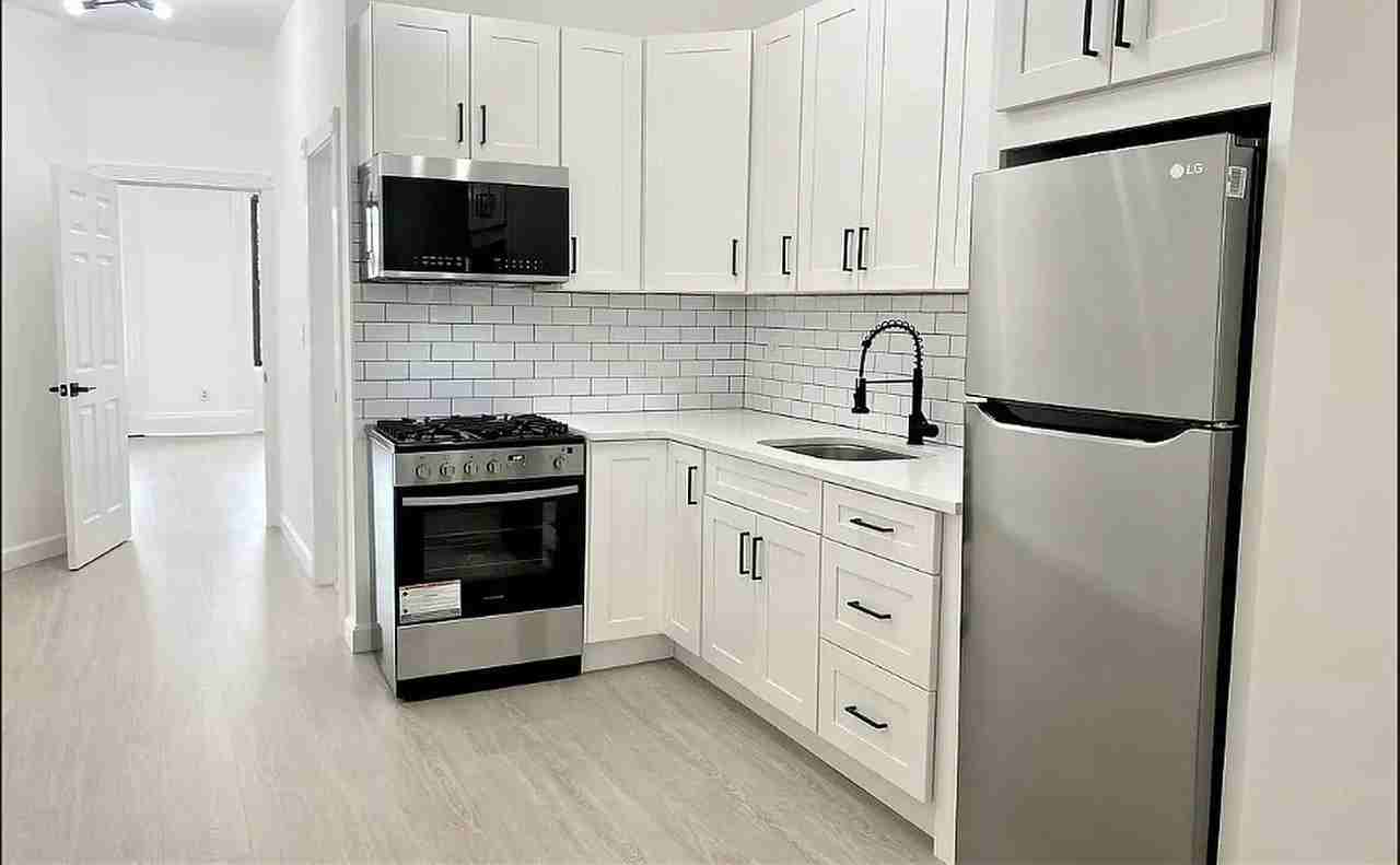 202 Saint Nicholas Ave #2