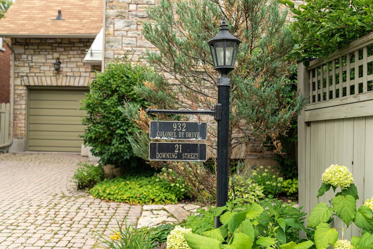 932 Colonel By Drive - Photo 2 of 35