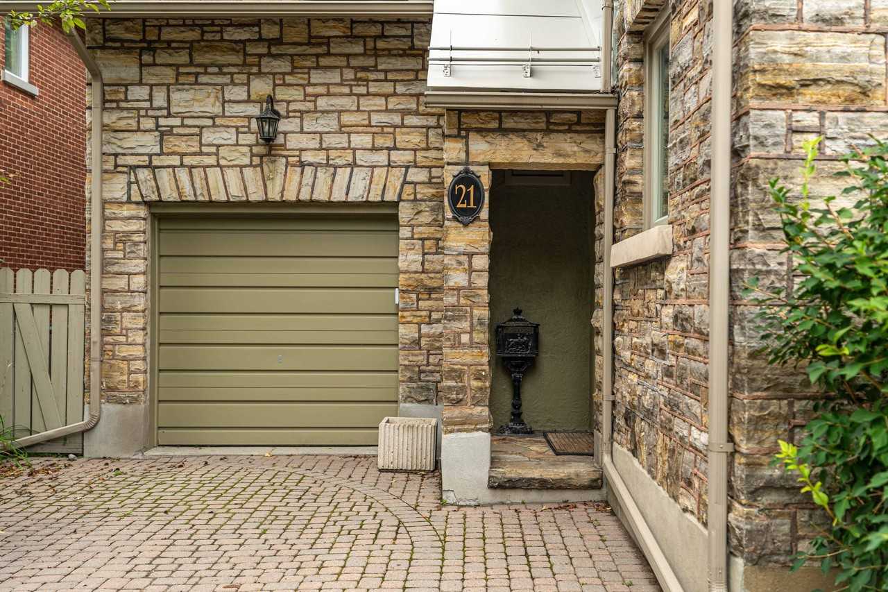 932 Colonel By Drive - Photo 3 of 35