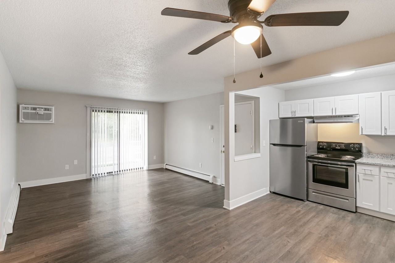 Center Court Apartments - Photo 6 of 44