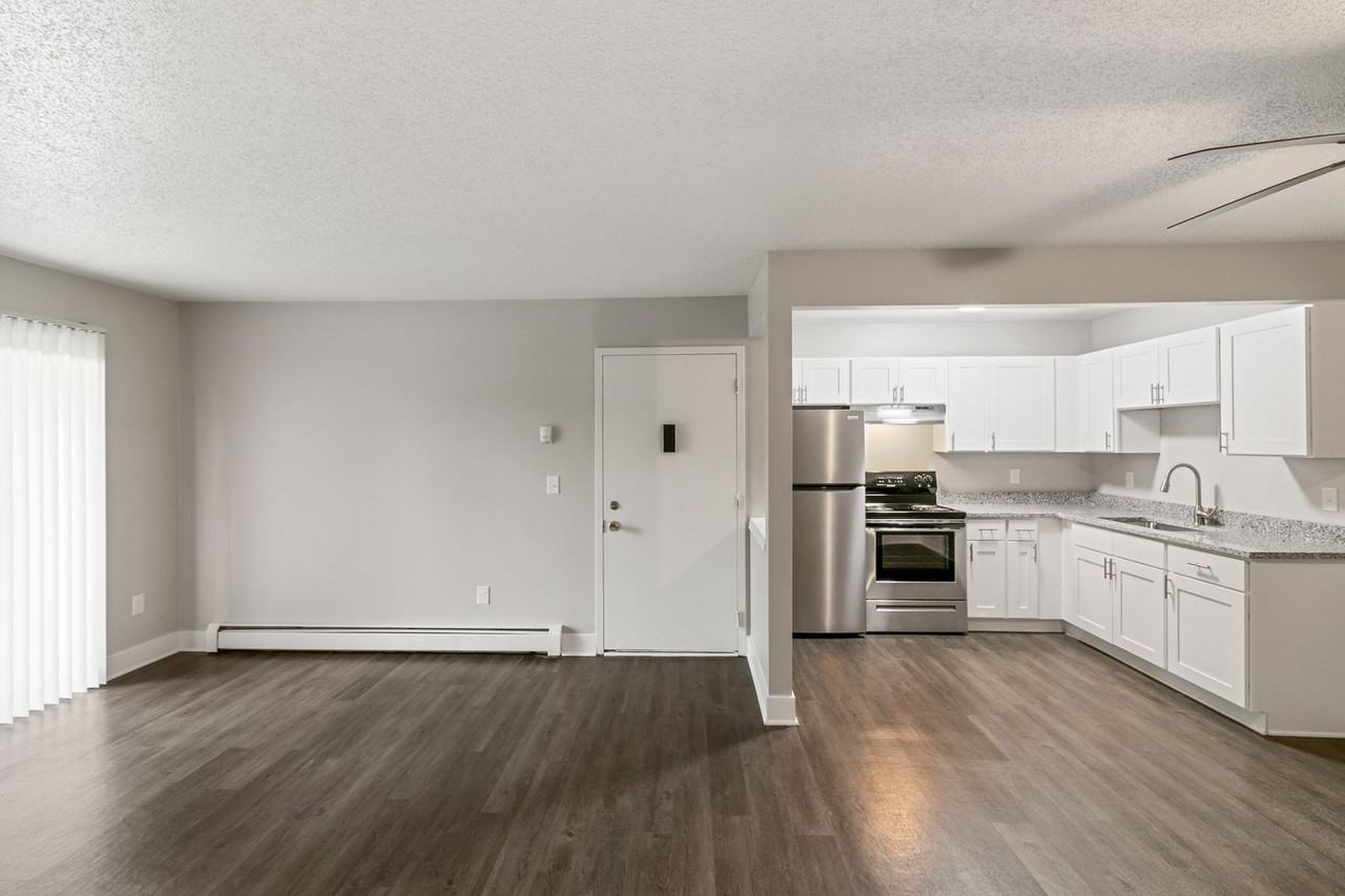 Center Court Apartments - Photo 7 of 44