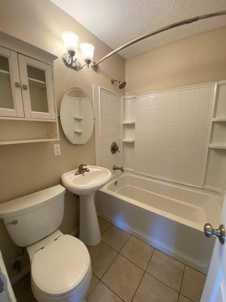 215 Caulder Ave - Photo 4 of 10