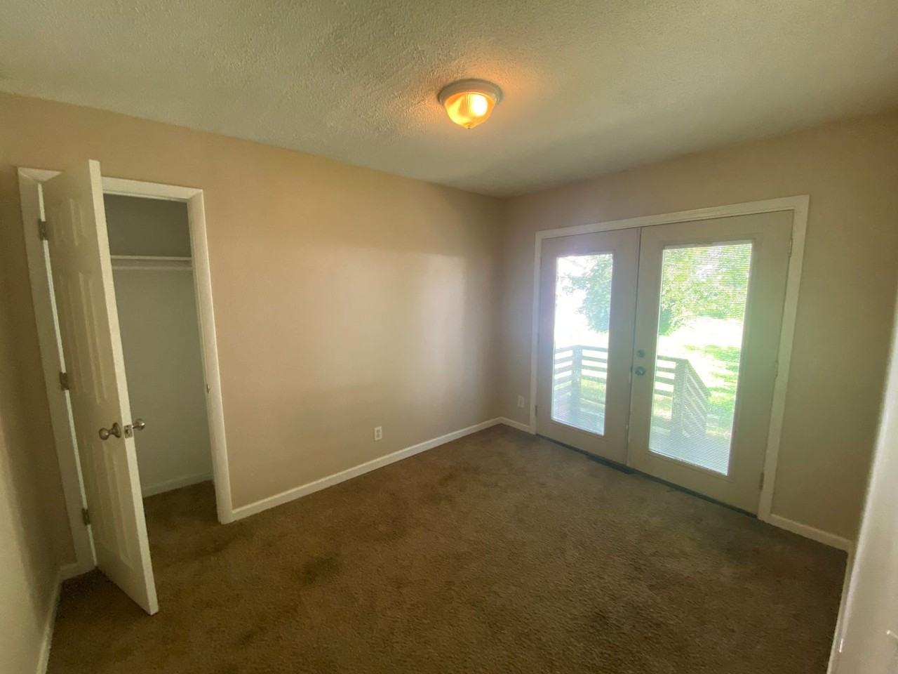 215 Caulder Ave - Photo 5 of 10