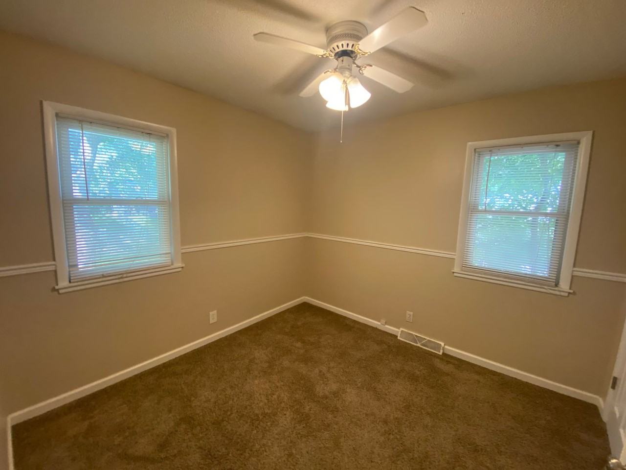 215 Caulder Ave - Photo 7 of 10