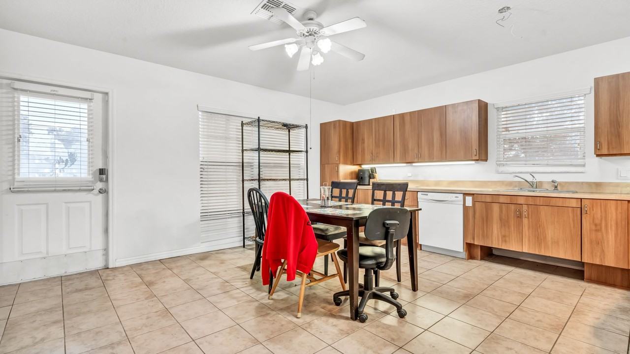 1121 Dr Martin Luther King Jr St S - Photo 2 of 17