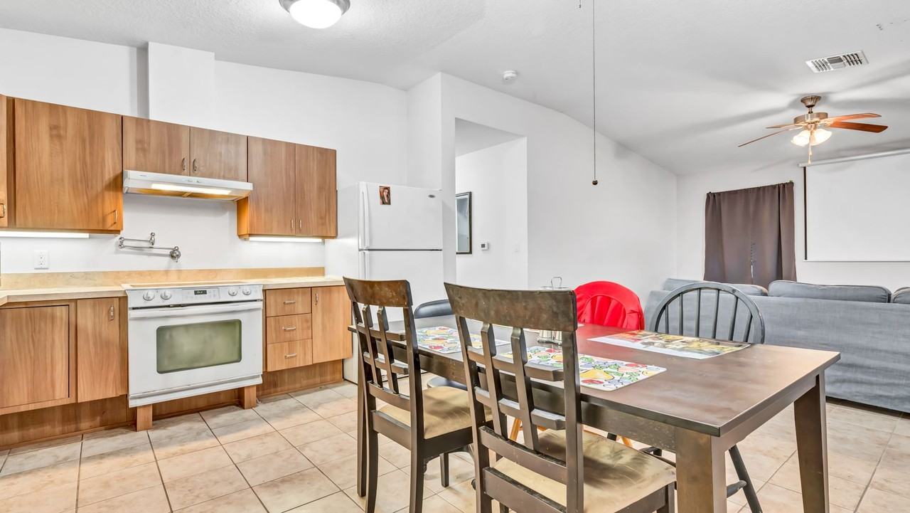 1121 Dr Martin Luther King Jr St S - Photo 3 of 17