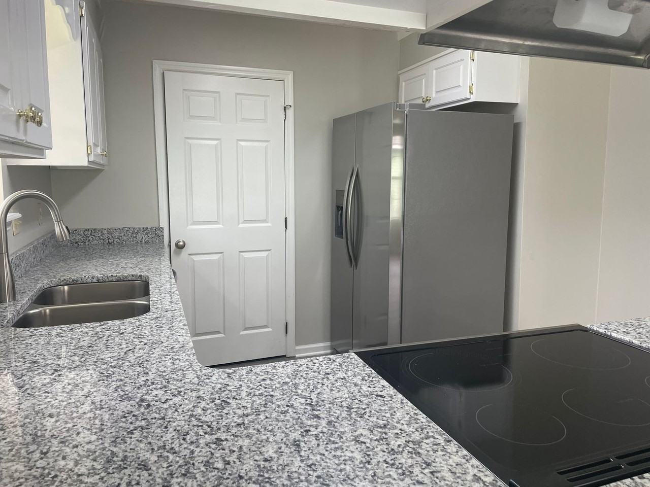 4230 Hamilton Cir - Photo 5 of 23