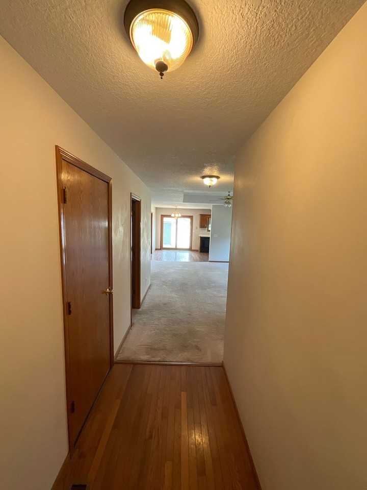 124-126 W Briarbrook - Photo 2 of 23