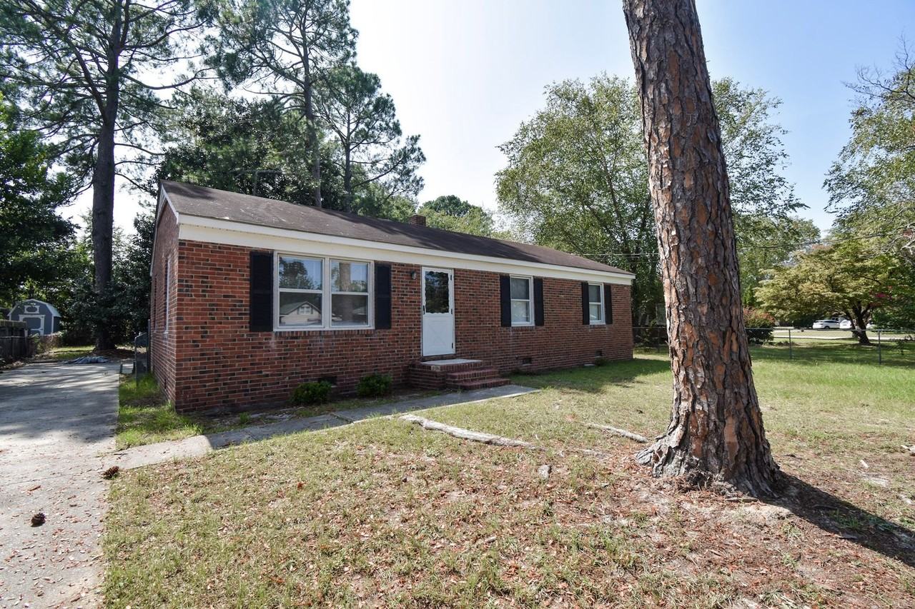 1748 Wayne Ln - Photo 2 of 14