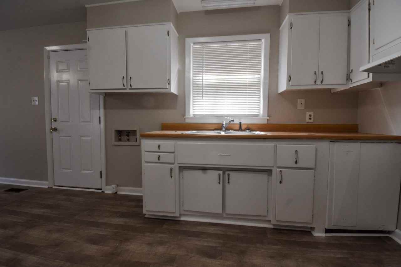 1748 Wayne Ln - Photo 6 of 14