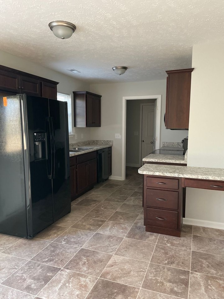 201 Grace Ct - Photo 2 of 10