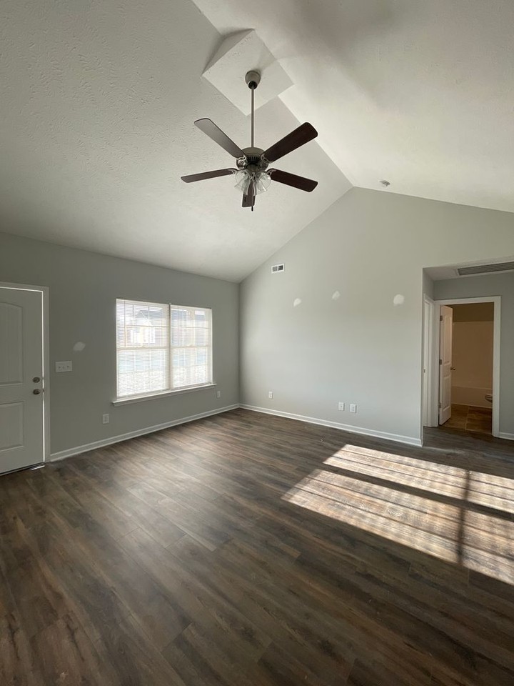 201 Grace Ct - Photo 3 of 10