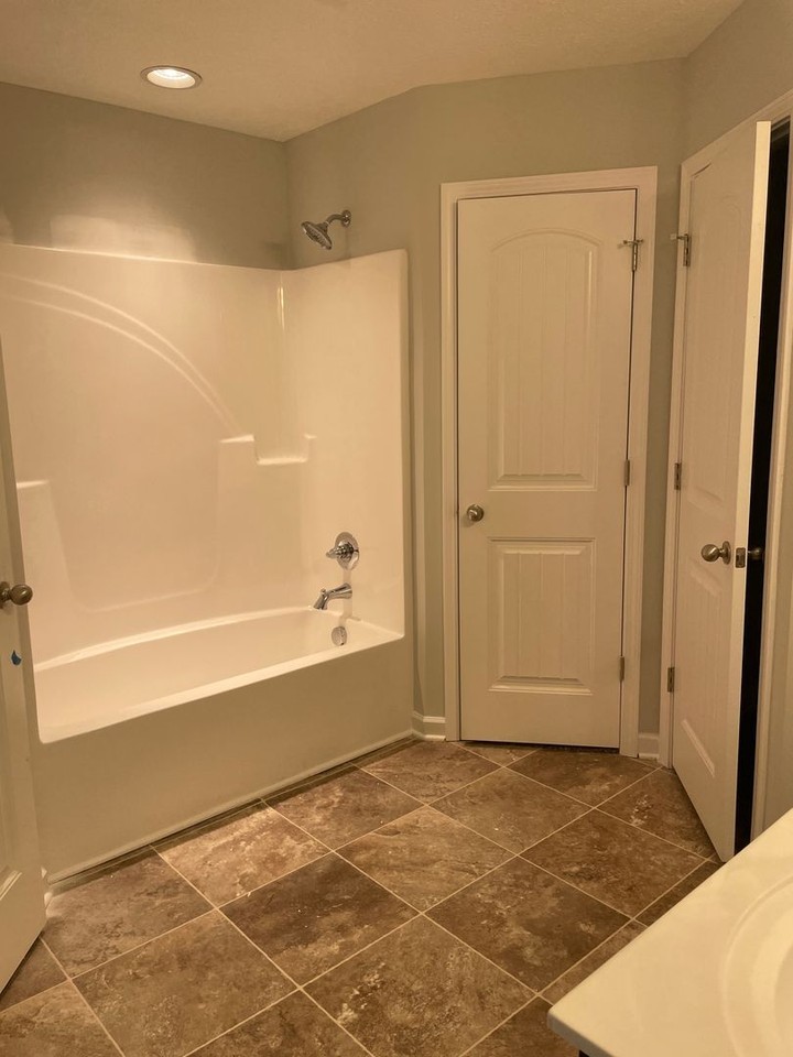 201 Grace Ct - Photo 5 of 10