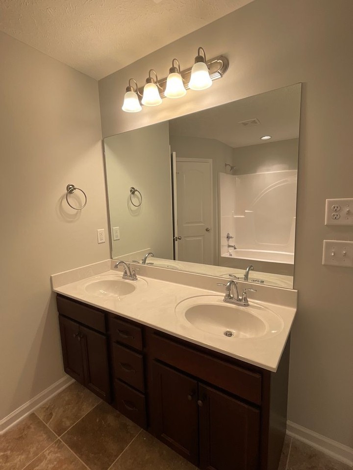 201 Grace Ct - Photo 6 of 10