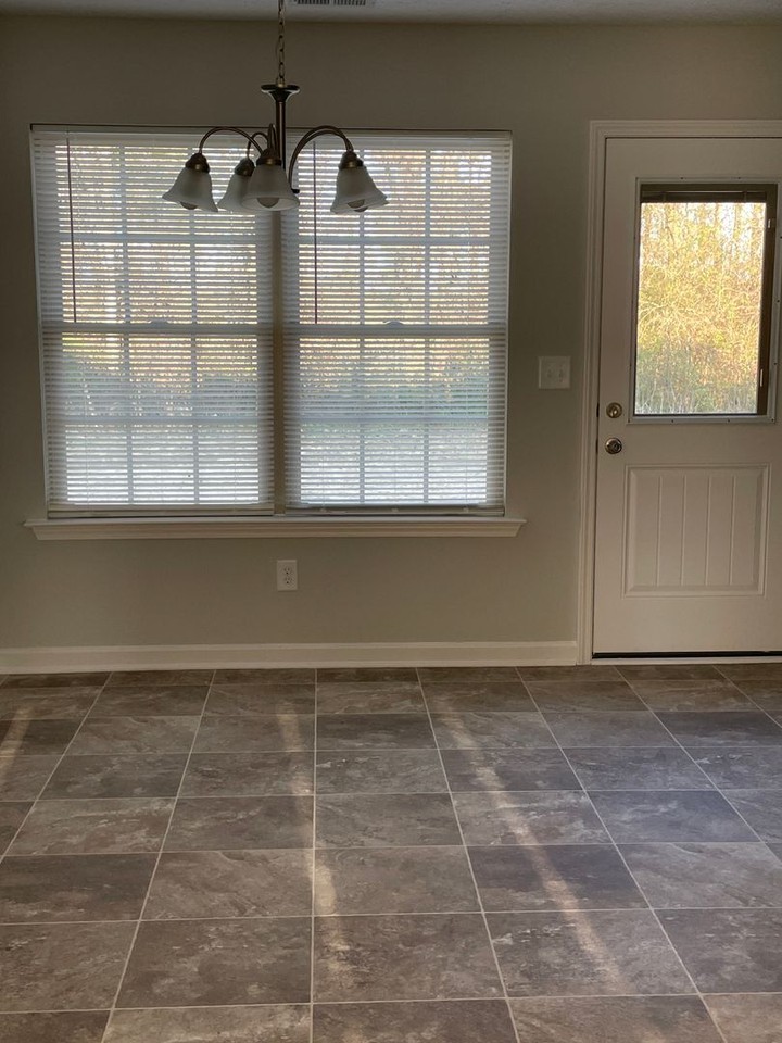 201 Grace Ct - Photo 7 of 10