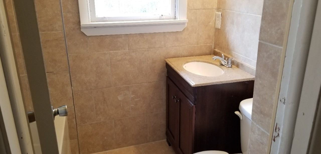 1023 9th Ave - Photo 2 of 4