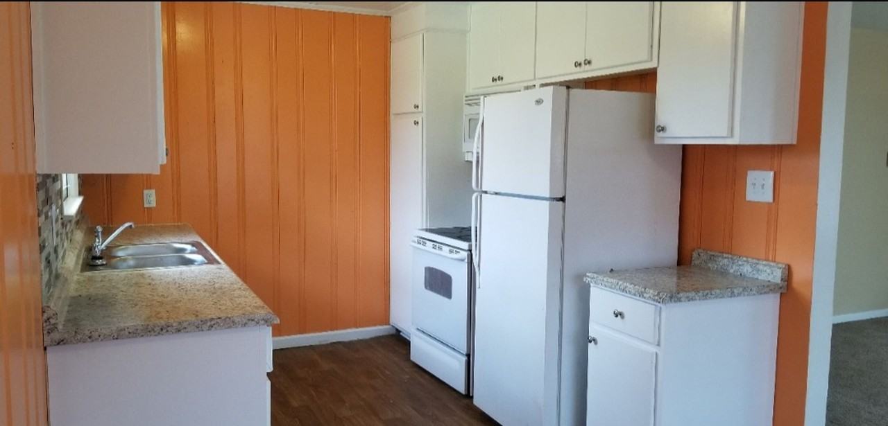 1023 9th Ave - Photo 3 of 4