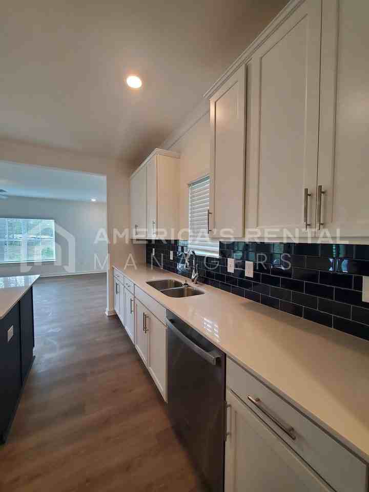 4676 Casablanca Dr - Photo 7 of 21