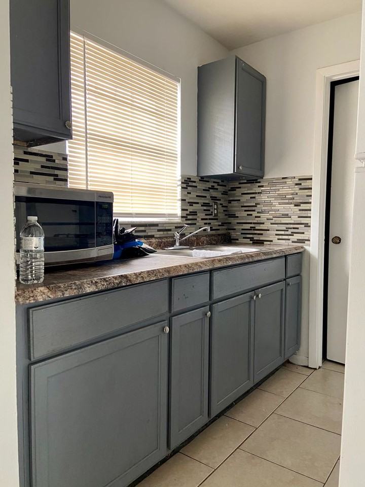 1312 Saxon Blvd - Photo 5 of 14