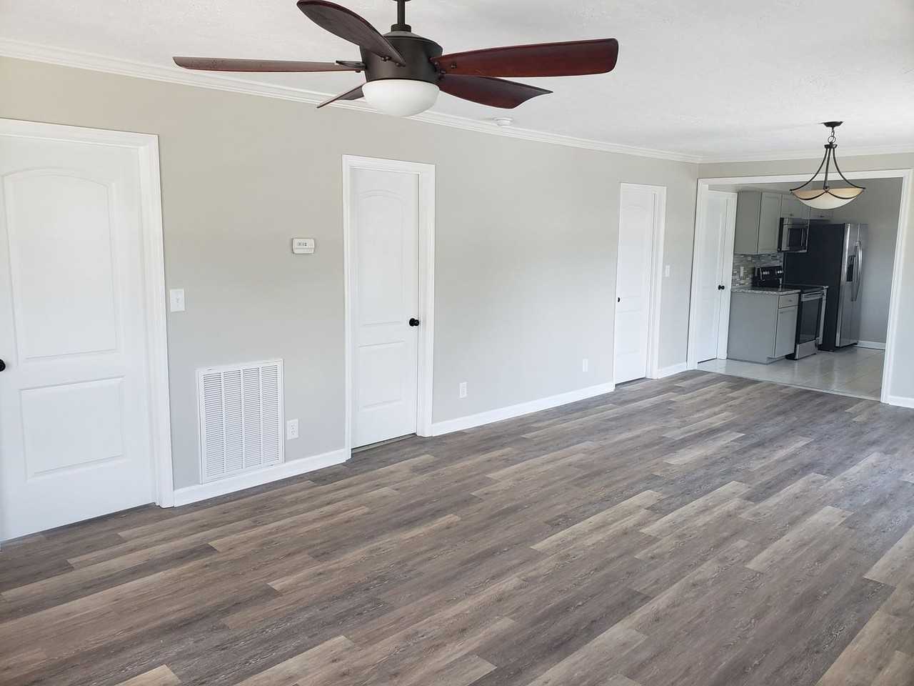 904 Snow St - Photo 5 of 22