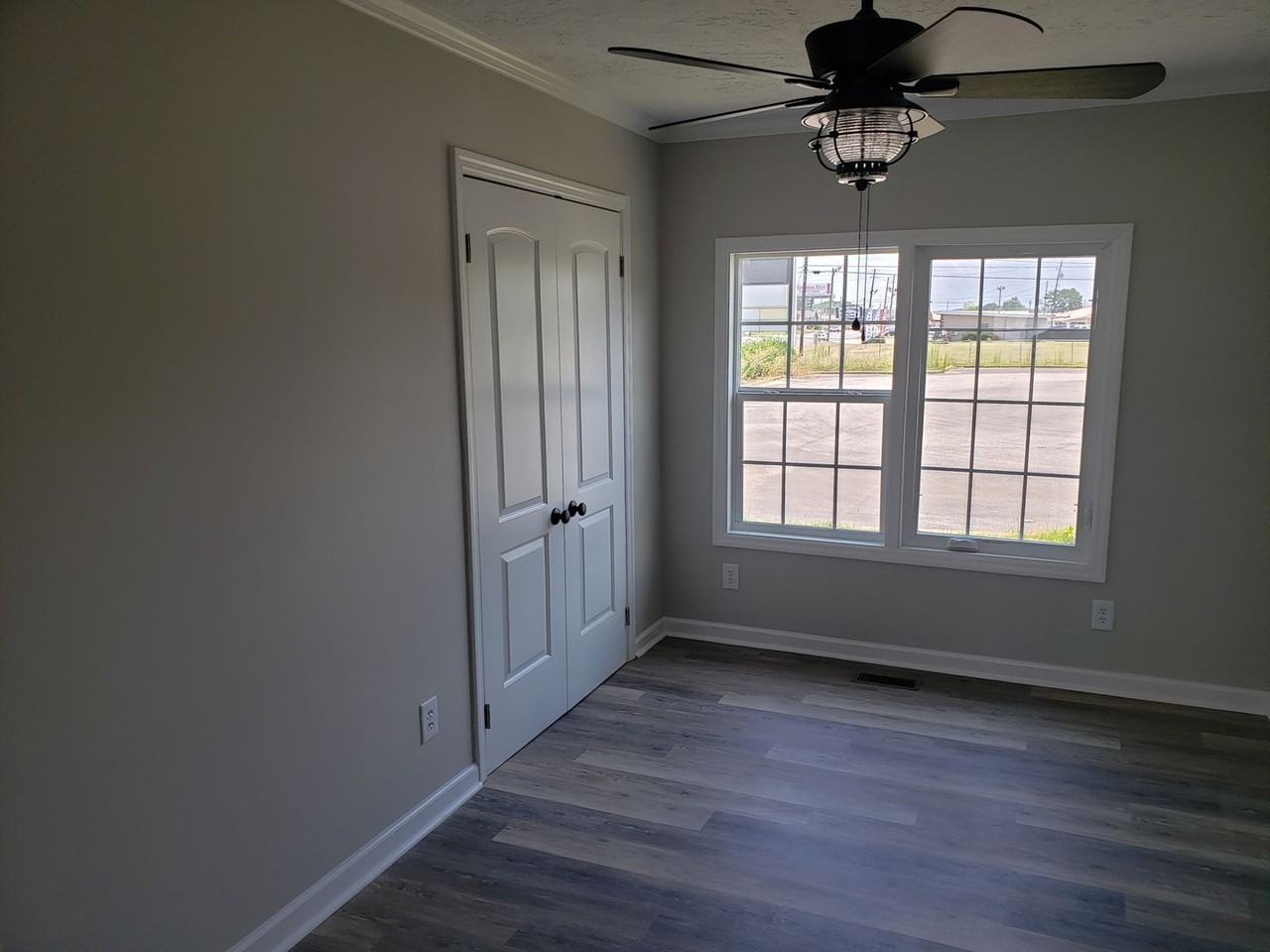 904 Snow St - Photo 7 of 22