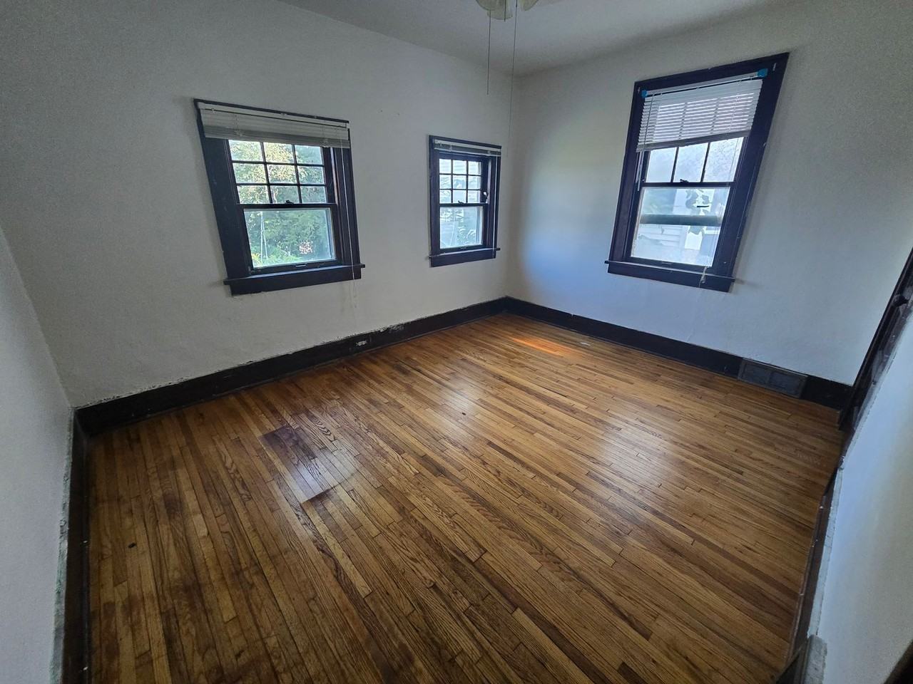 1428 Douglas St - Photo 6 of 8