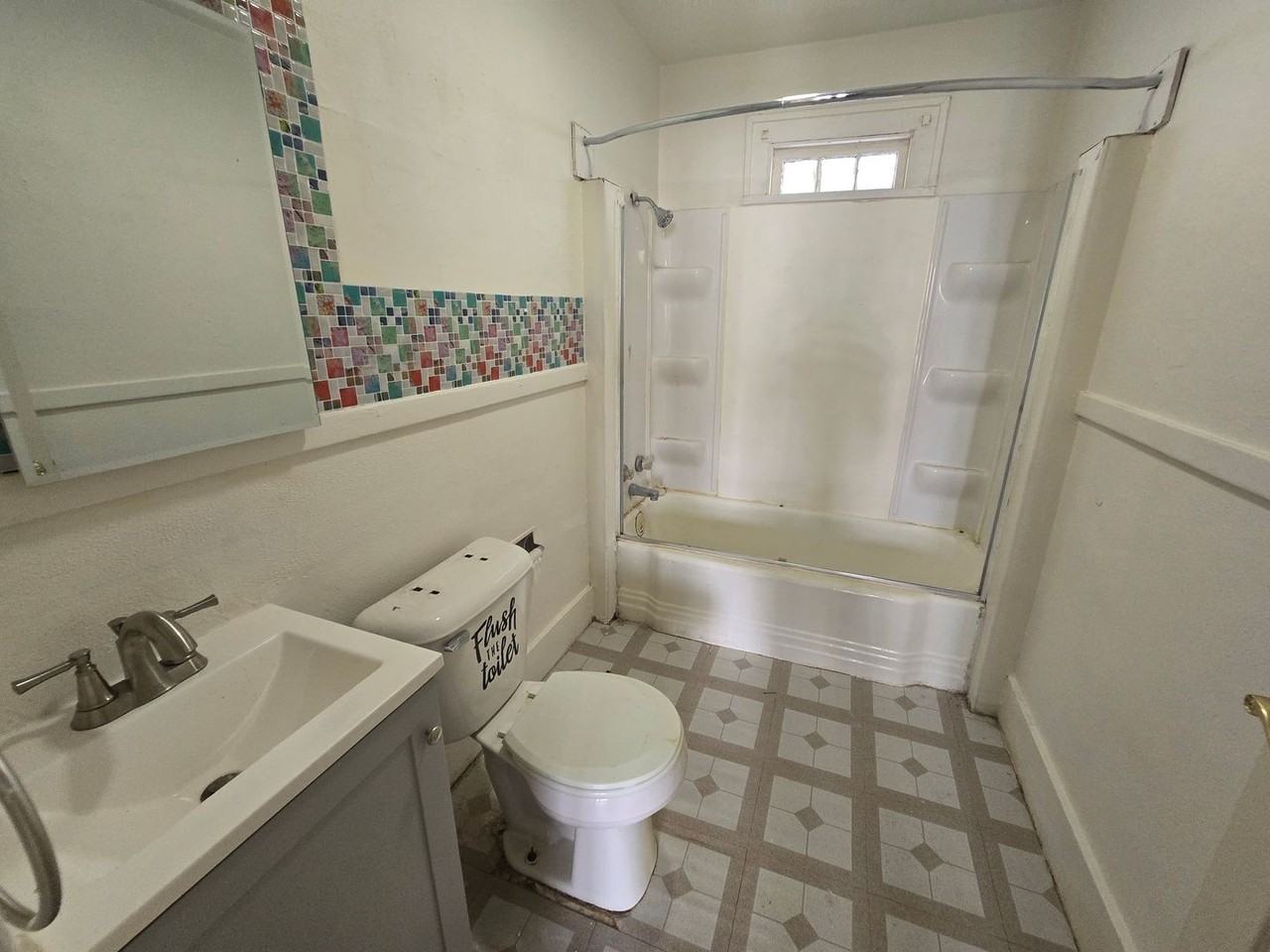 1428 Douglas St - Photo 7 of 8