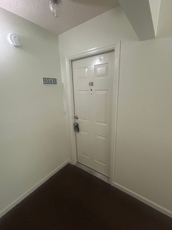 924 Fairwood Lakes Ln - Photo 2 of 15