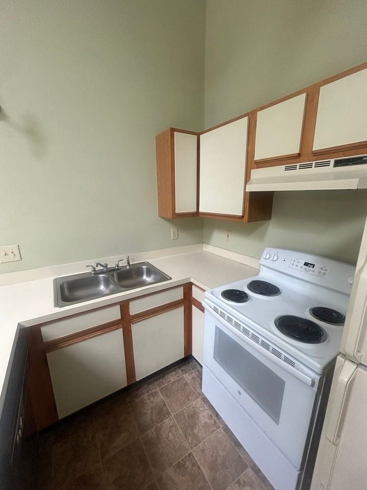 924 Fairwood Lakes Ln - Photo 3 of 15