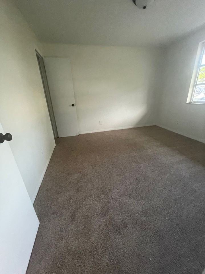1464 Richmond Ave - Photo 6 of 13