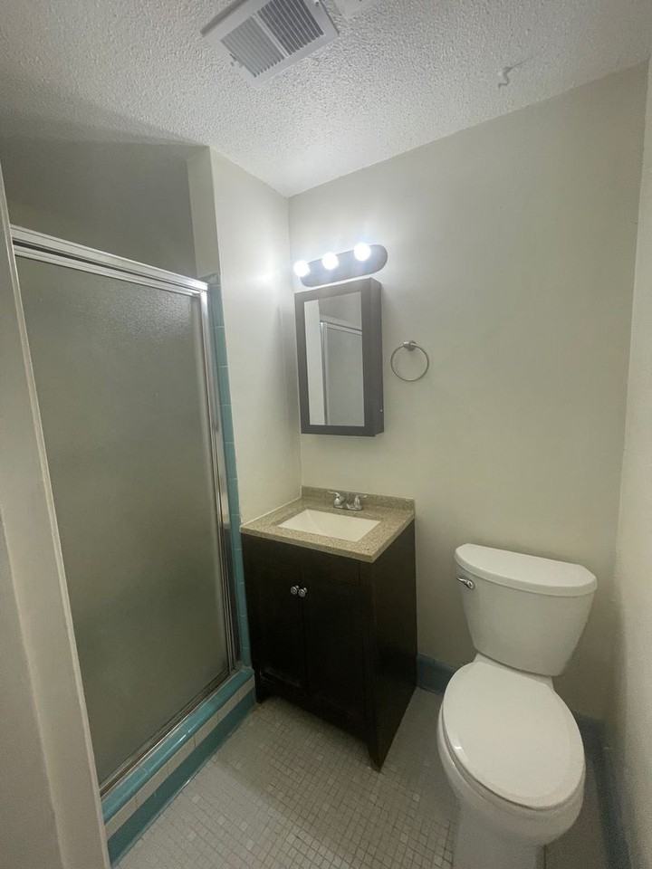 1464 Richmond Ave - Photo 7 of 13