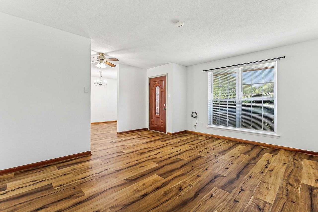 2444 Somerset Dr - Photo 2 of 13