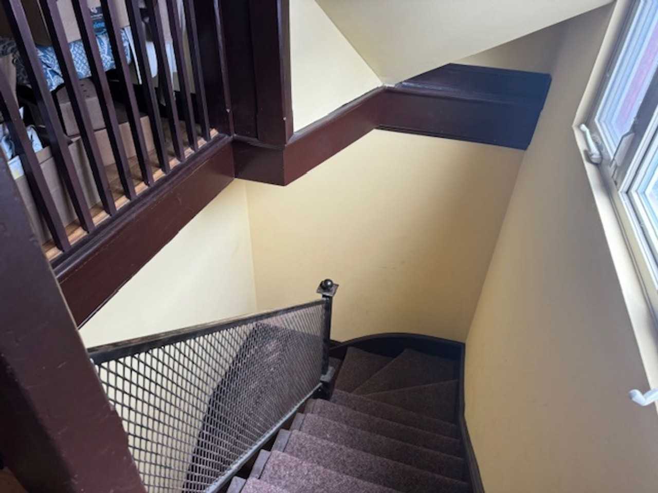 780 University Ave - Photo 2 of 25