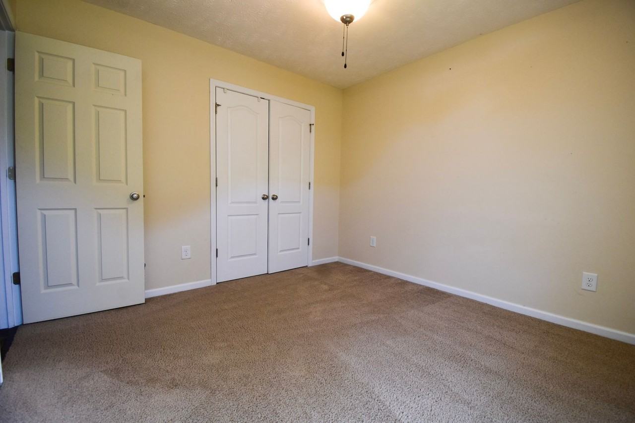 494 Hogart Street - Photo 5 of 23