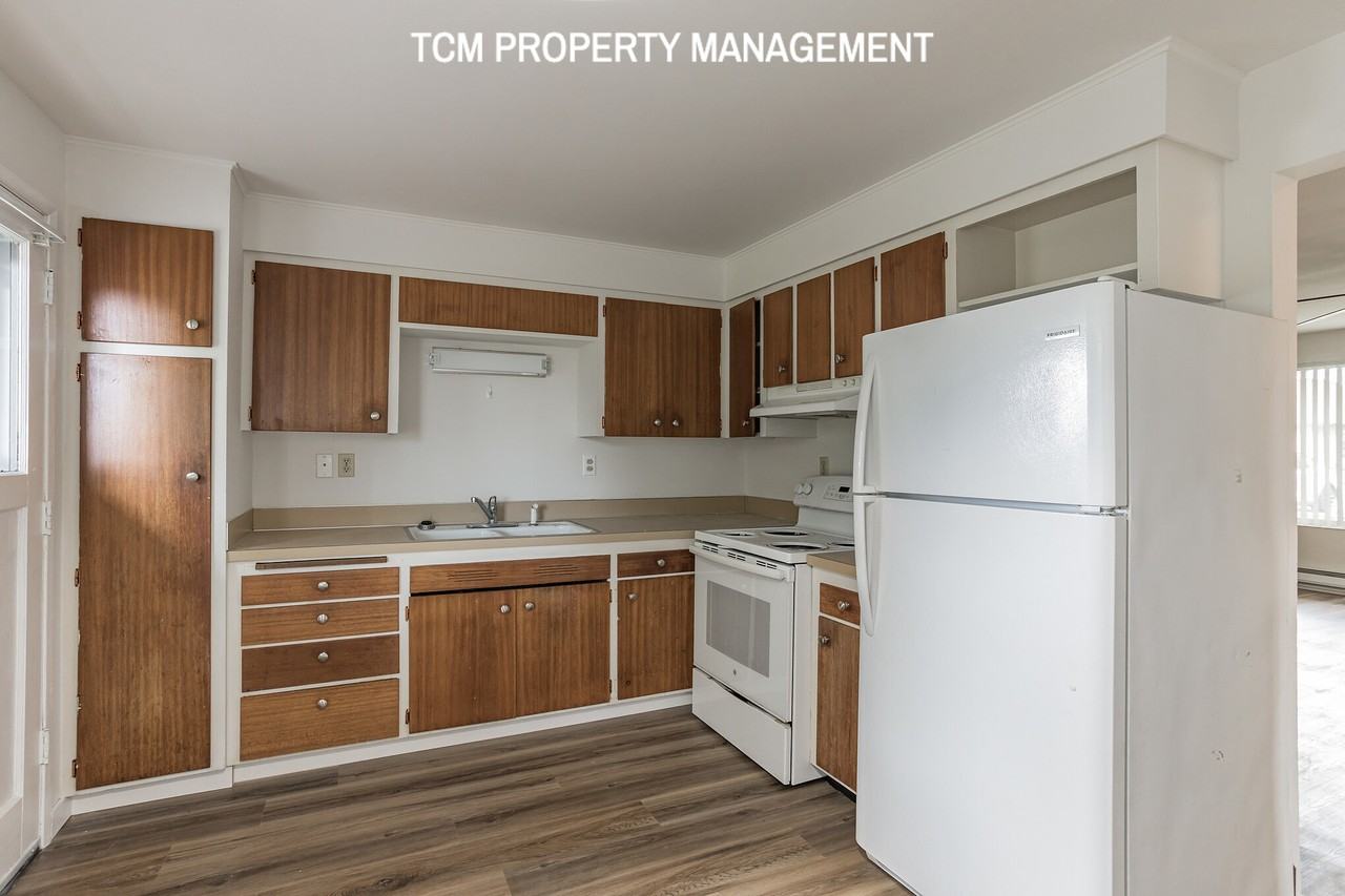 7126 49th Dr Ne #4 - Photo 2 of 15