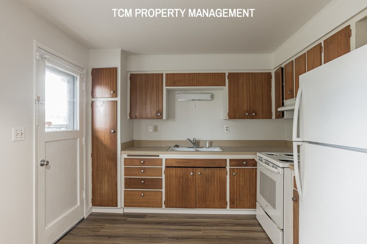 7126 49th Dr Ne #4 - Photo 3 of 15