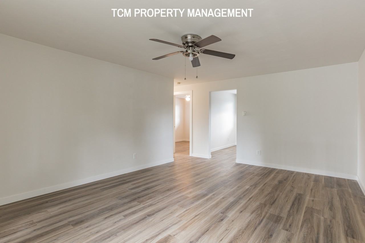 7126 49th Dr Ne #4 - Photo 6 of 15