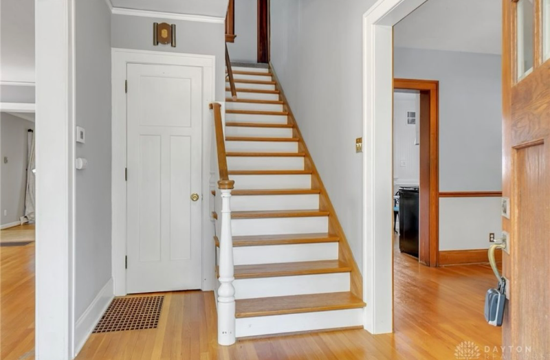 15 Lonsdale Ave - Photo 3 of 20