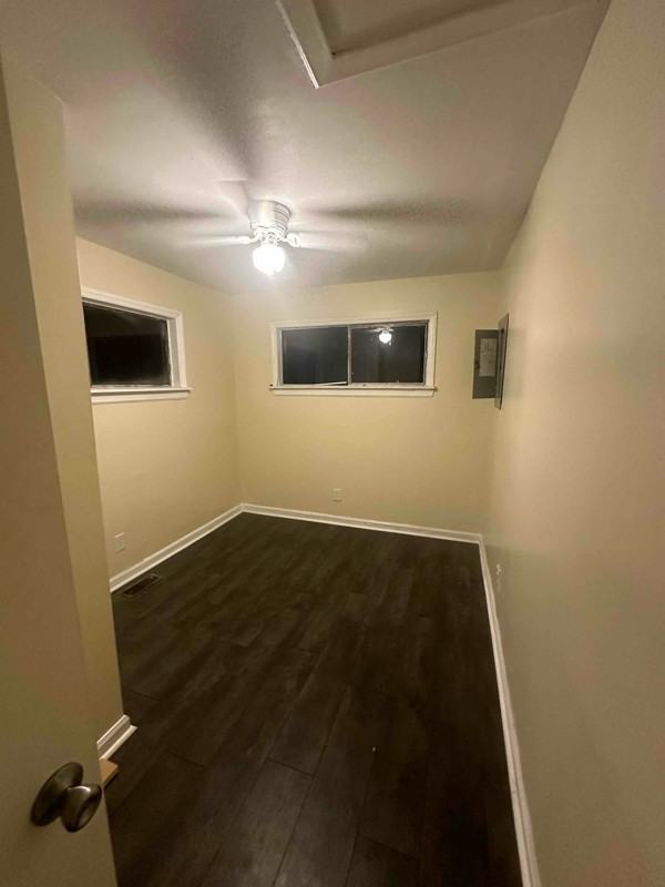 4881 Pine St - Photo 3 of 9