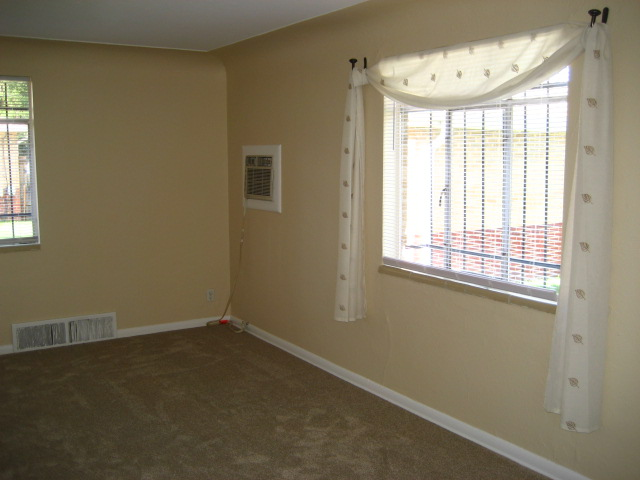 2863 1/2 N Garfield St #2863-1-2 - Photo 2 of 9