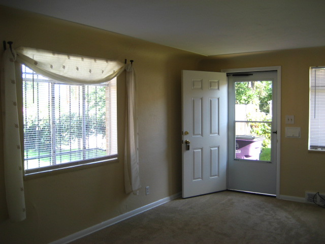 2863 1/2 N Garfield St #2863-1-2 - Photo 3 of 9