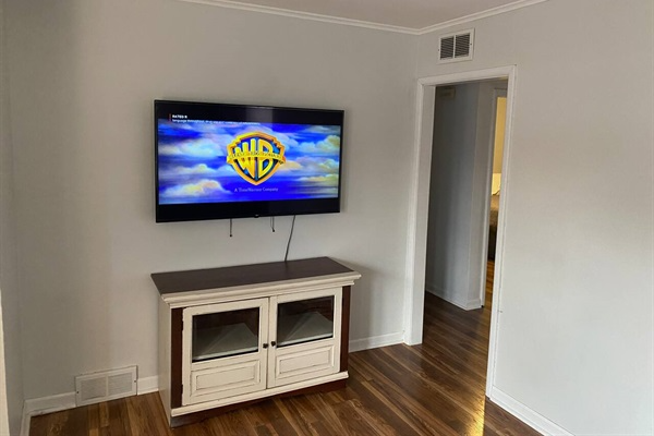 3002 S Summit Ave - Photo 2 of 9