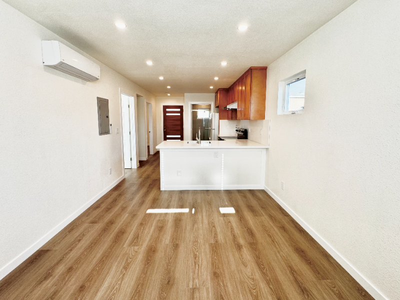 1362 Advent Ave - Photo 2 of 20