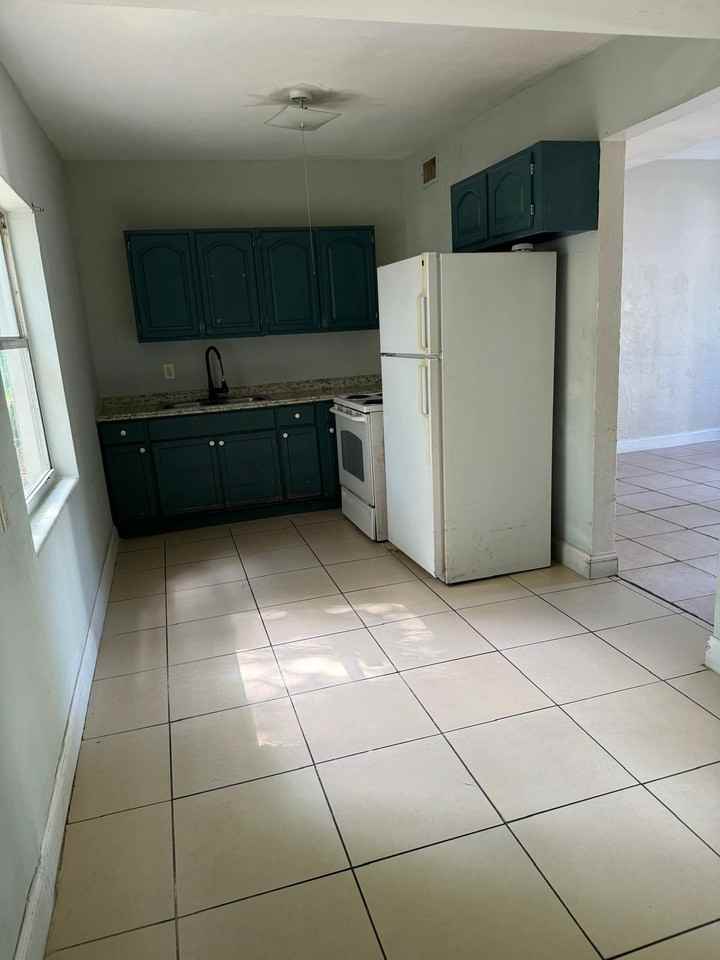 525 Sunset Drive - Photo 7 of 8