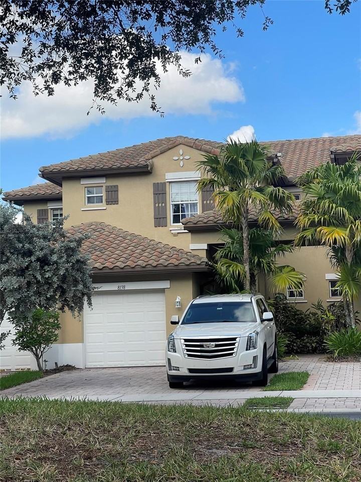 8138 Nw 128th Ln - Photo 2 of 8