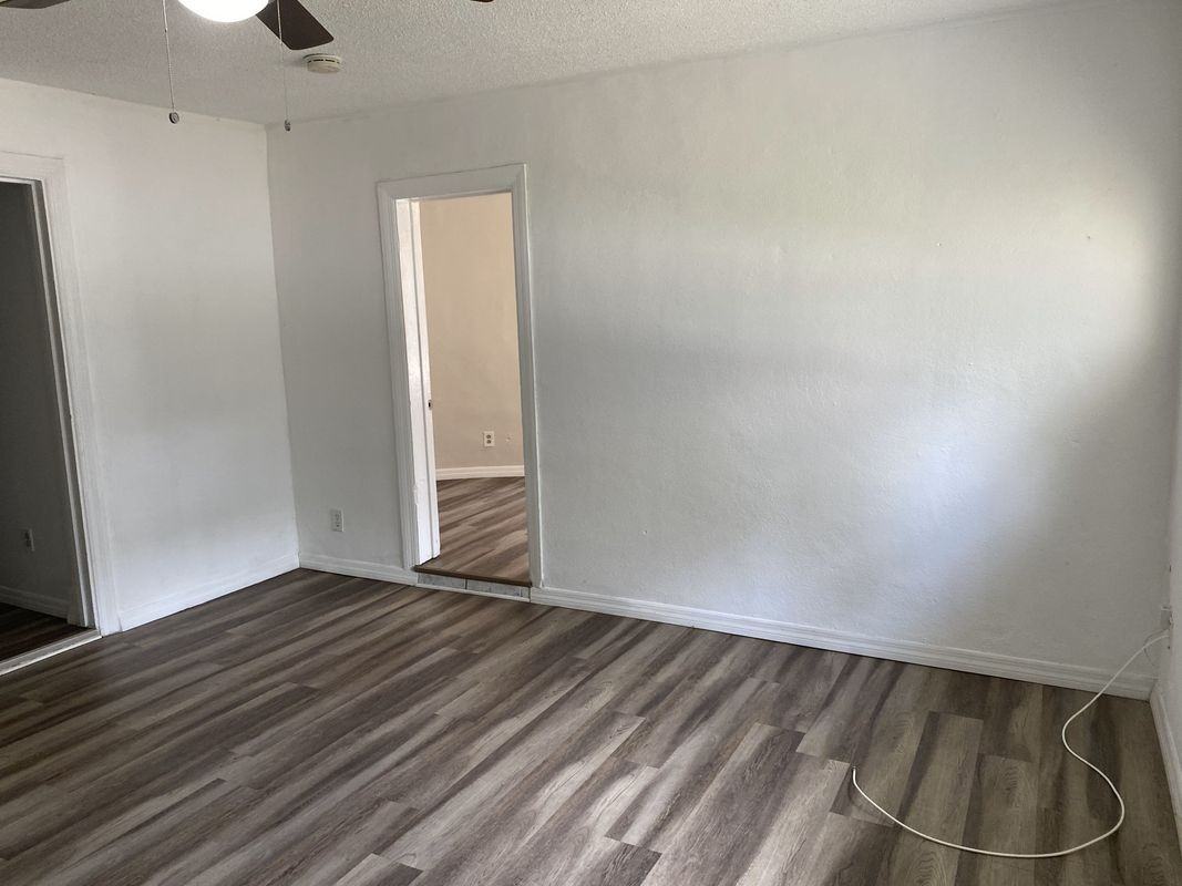 3109 E Jefferson St - Photo 5 of 10