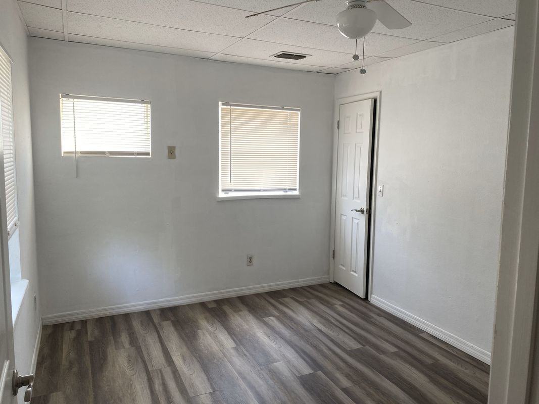 3109 E Jefferson St - Photo 6 of 10